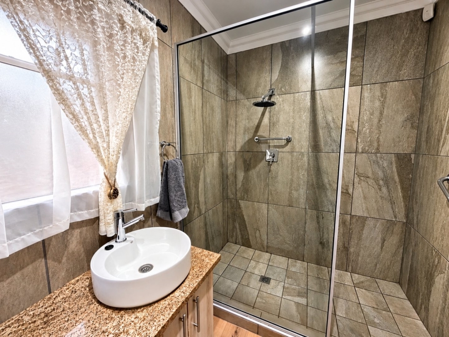 4 Bedroom Property for Sale in Roodia Free State